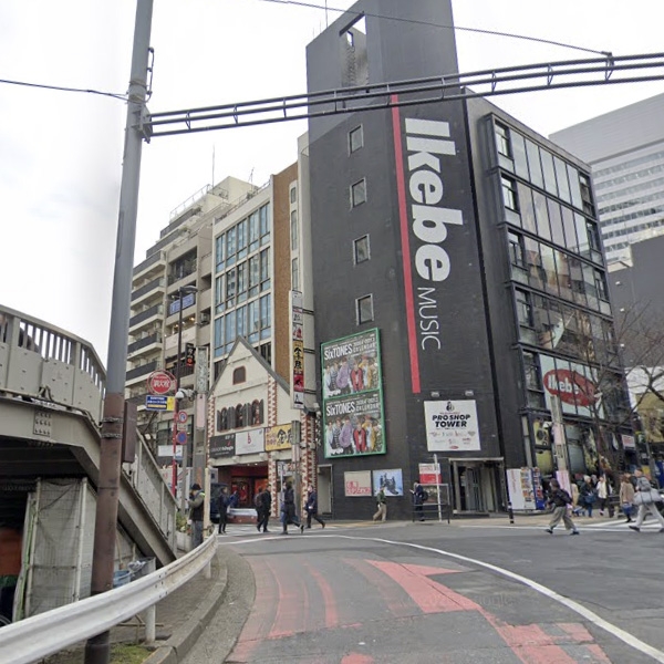 3.IkebeMUSICの右のさくら坂を上ります。